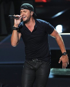 Falling star: Luke Bryan's not only performer to tumble from stage (though he does it a lot) | iNFOnews.ca Falling star: Luke Bryan's not only performer to tumble from stage (though he does it a lot) | iNFOnews.ca