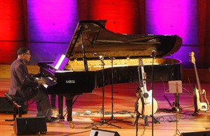 Hancock: Musicians hope to bring uplifting message to Paris on International Jazz Day | iNFOnews.ca CP32042418