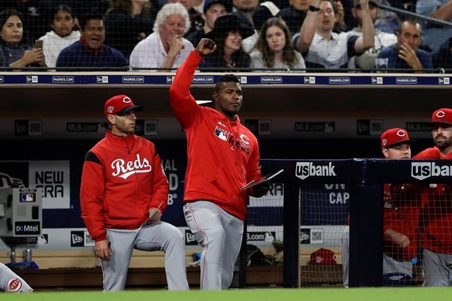 Votto hits 1st career leadoff homer in Reds' 4-1 win | iNFOnews.ca