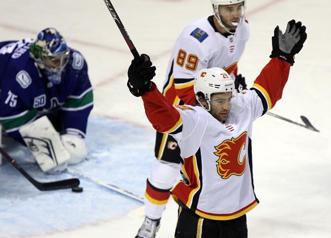 Flames winger Czarnik notches pair in exhibition win over Canucks in B.C. | iNFOnews.ca