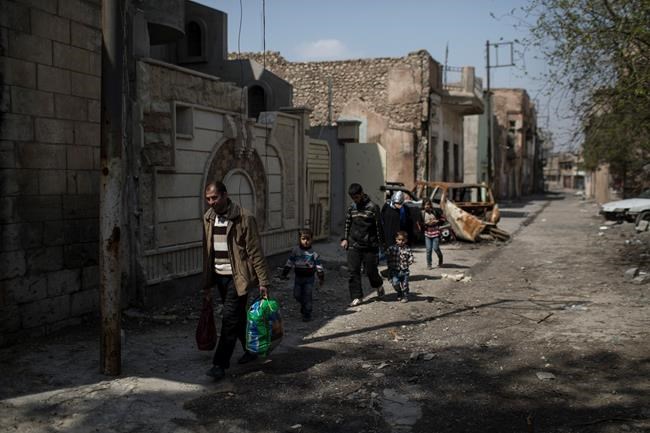 As Mosul fighting rages, a family tries to come back home | iNFOnews.ca
