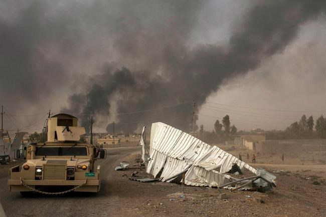 Oil wells south of Mosul burn days after key town retaken | iNFOnews.ca Oil wells south of Mosul burn days after key town retaken | iNFOnews.ca