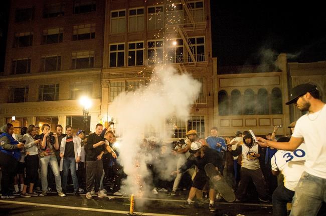 The Latest: Cars towed, citations issued after Warriors win | iNFOnews.ca CP1944293505