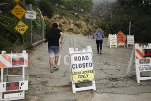 Half the fun of seeing the Hollywood Sign is getting there - unless you live nearby | iNFOnews.ca CP31632261