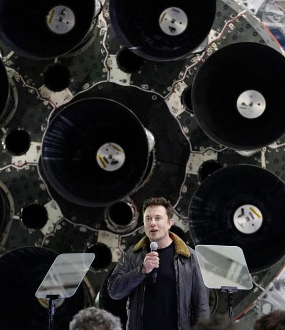 Latest: SpaceX moon passenger to invite artists on journey | iNFOnews.ca