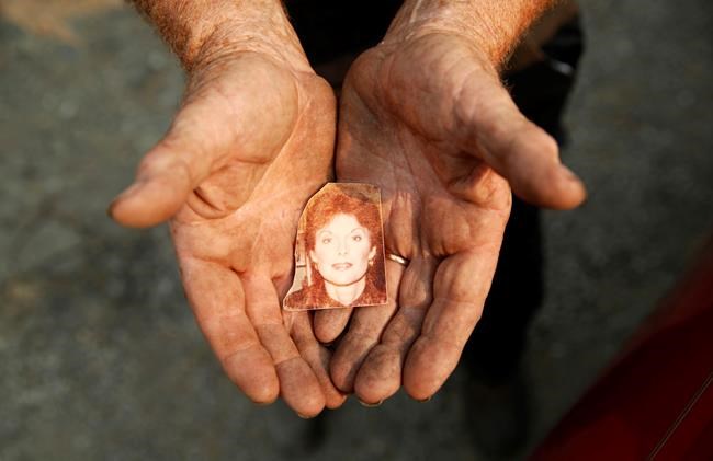 California man struggles to cope with loss of family in fire | iNFOnews.ca CP1117016808