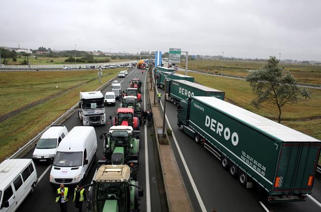 UK: Work to begin on Calais wall to stop Channel migrants | iNFOnews.ca