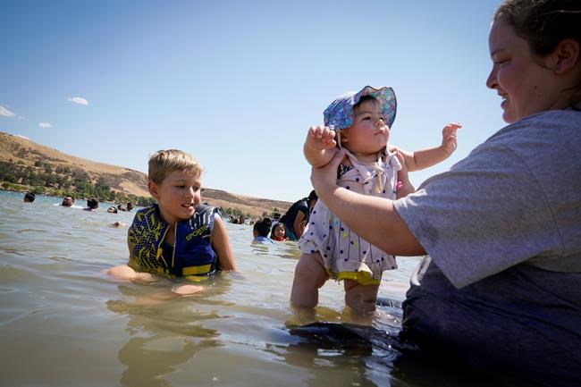 Crowds pack beaches as California bakes in weekend heat wave | iNFOnews.ca