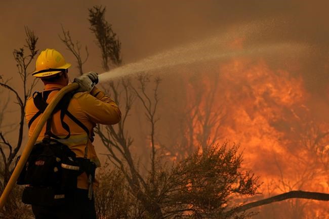 Desert communities told to evacuate as winds stoke flames | iNFOnews.ca