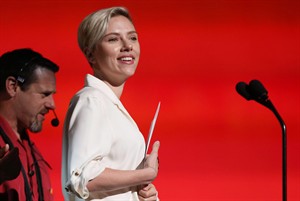 Gwyneth Paltrow keeps it quick, Scarlett Johansson warm and playful at Oscar rehearsals | iNFOnews.ca CP31972872