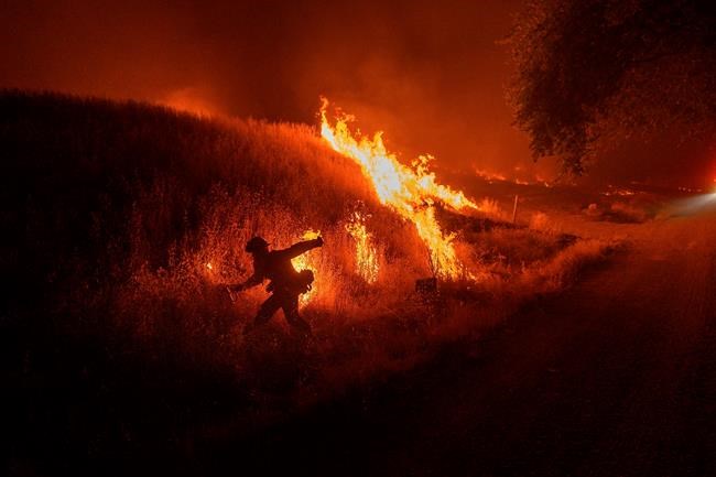 Smoky fire prompts evacuations in rural Northern California | iNFOnews.ca