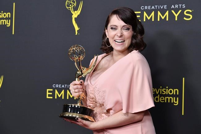 'Crazy Ex' star Rachel Bloom wins Emmy, announces pregnancy | iNFOnews.ca