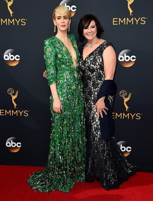A mixed red carpet in colours and cut for the Emmys | iNFOnews.ca