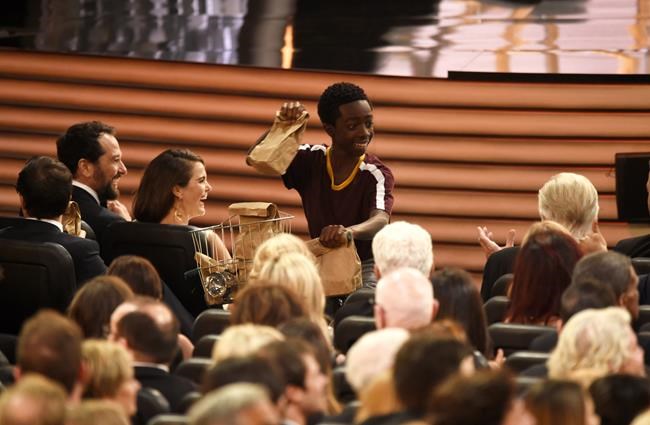 Jimmy Kimmel feeds PB&J sandwiches to Emmy Awards audience | iNFOnews.ca