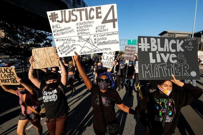 Protesters stop LA freeway traffic, smash patrol car windows | iNFOnews.ca