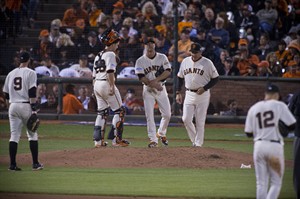 Behind defence and bullpen, Royals edge Giants 3-2 to take 2-1 lead in World Series | iNFOnews.ca CP30421899