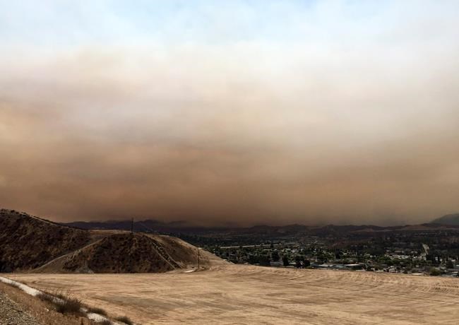 Burned body found as wildfire burns near Los Angeles | iNFOnews.ca