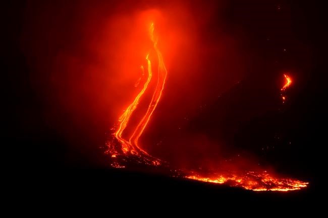 Sicilian airport reopens amid Mount Etna's latest eruption | iNFOnews.ca CP685564314
