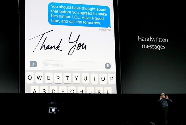 Apple makes Siri smarter, rolls out software improvements | iNFOnews.ca