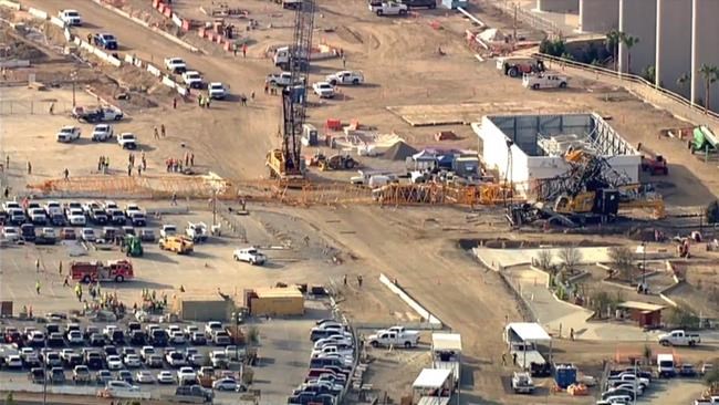 Crane collapses outside SoFi Stadium in Southern California | iNFOnews.ca
