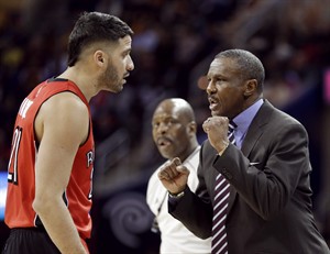 James hits tiebreaking 3-pointer, rallies Cavs past Raptors, 105-101 for eighth straight win | iNFOnews.ca CP31050489