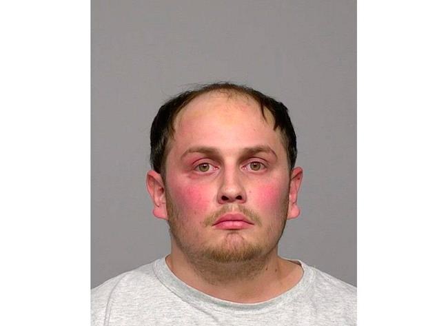 Trial beginning for man accused in Milwaukee officer's death | iNFOnews.ca