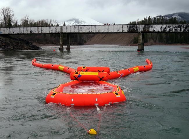 Enbridge getting cleanup equipment just in case of oil spill | iNFOnews.ca