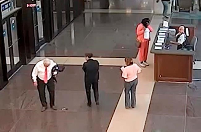 Judge accused of bringing gun into Chicago courthouse | iNFOnews.ca