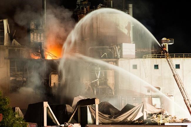 Cause of Wisconsin corn mill blast unclear; 1 worker missing | iNFOnews.ca