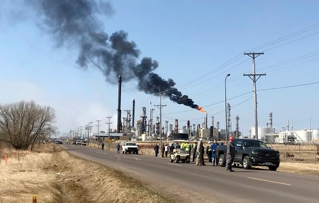 Wisconsin city returning to normal after oil refinery fire | iNFOnews.ca
