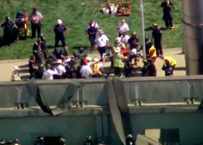 The Latest: 10 injured in Chicago explosion, roof collapse | iNFOnews.ca