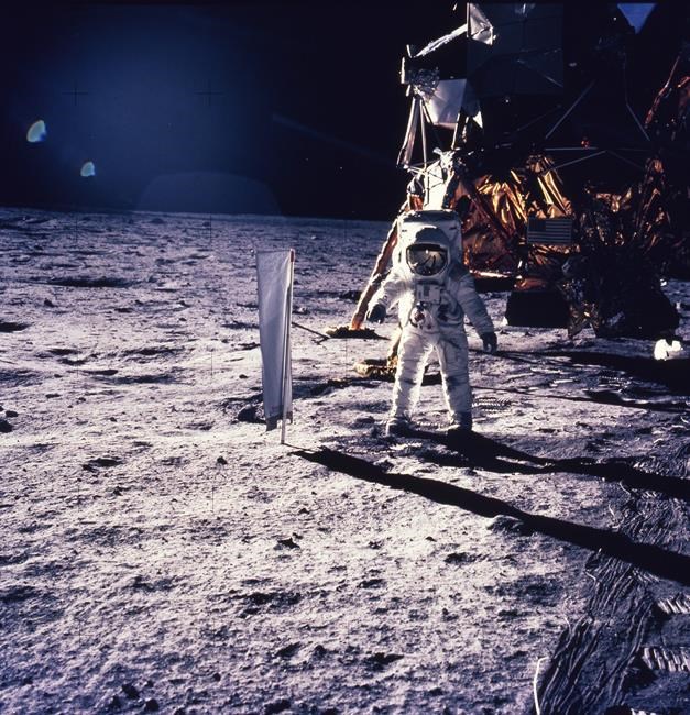 Judge: Mistakenly sold Apollo 11 moon mission bag is buyer's | iNFOnews.ca