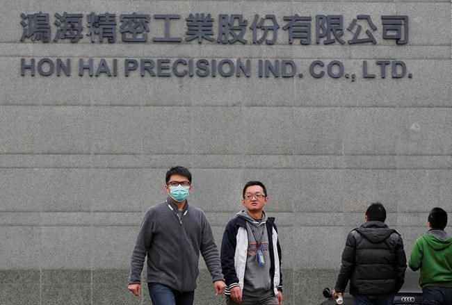 The Latest: Foxconn says Wisconsin first investment of many | iNFOnews.ca