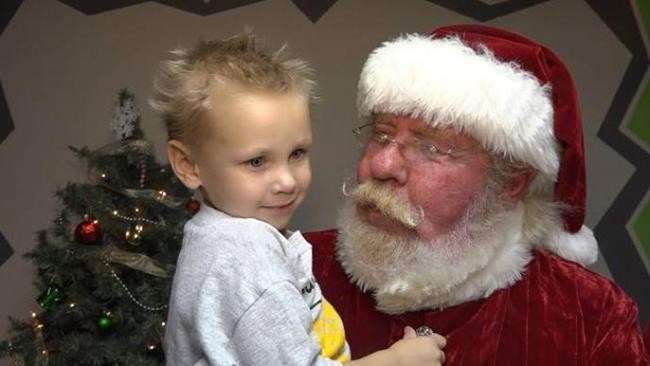 Kansas boy whose town gave him a special Christmas dies | iNFOnews.ca