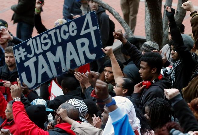 No discipline for Minneapolis cops in Jamar Clark slaying | iNFOnews.ca