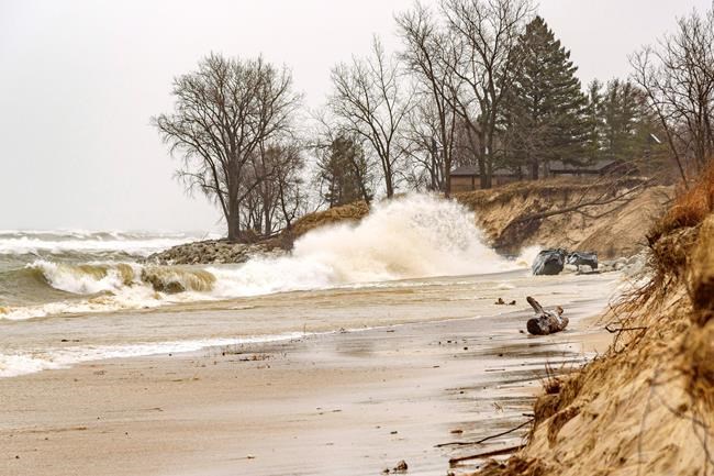 Communities urge Indiana to help fight Lake Michigan erosion | iNFOnews.ca
