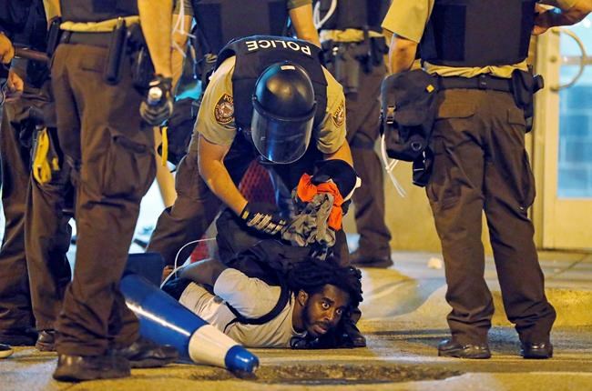 FBI, Justice Department to investigate St. Louis-area police | iNFOnews.ca