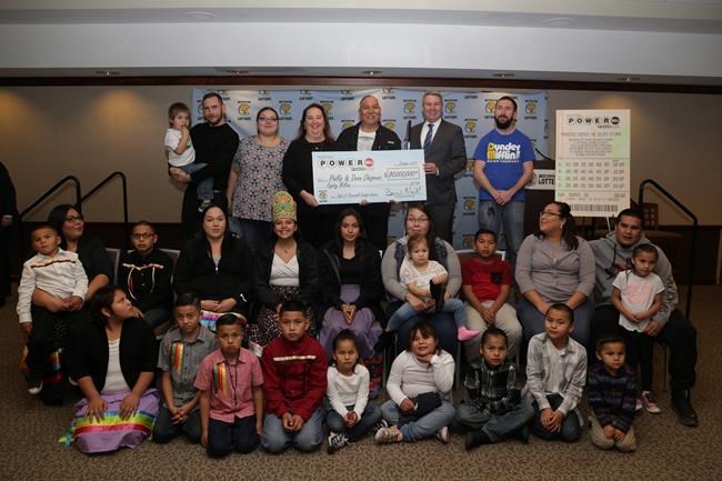 Michigan couple with 21 grandchildren claims $80M Powerball | iNFOnews.ca