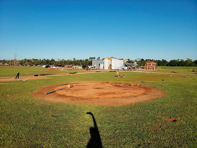 Survivor of Texas tornado describes escape from grass house | iNFOnews.ca Survivor of Texas tornado describes escape from grass house | iNFOnews.ca