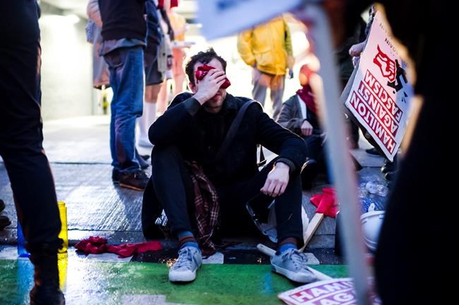 Protesters delay Toronto debate involving Bannon | iNFOnews.ca CP297196919