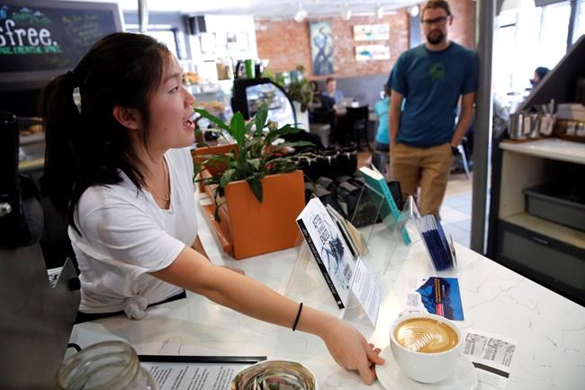 Clinton struggling to win over the young voters she needs | iNFOnews.ca