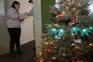 Merry marijuana: New recreational pot industry courts holiday shoppers | iNFOnews.ca CP30837953