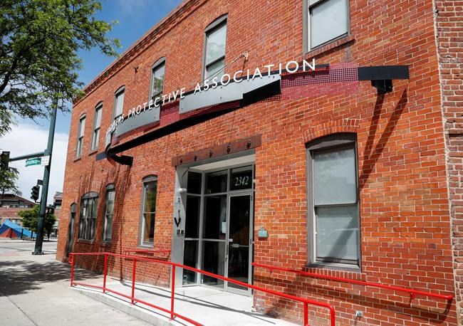 Denver students demand answers after police search school | iNFOnews.ca