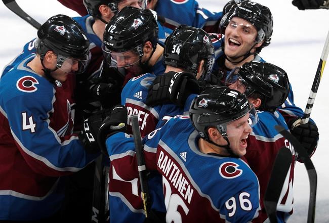 Soderberg scores winner in shootout, Avs beat Canucks 3-2 | iNFOnews.ca