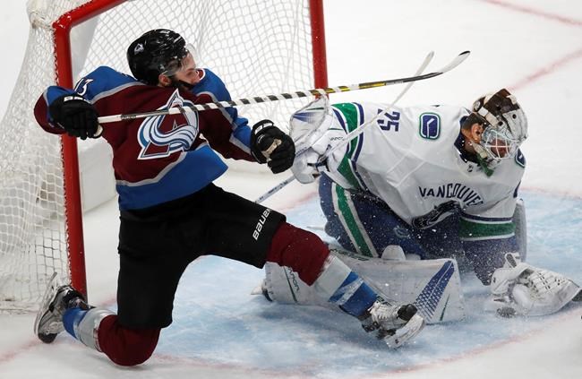 MacKinnon has 2 goals and assist, Avalanche beat Canucks 3-1 | iNFOnews.ca