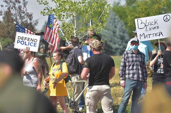 More arrests after brawl during Colorado pro-police rally | iNFOnews.ca