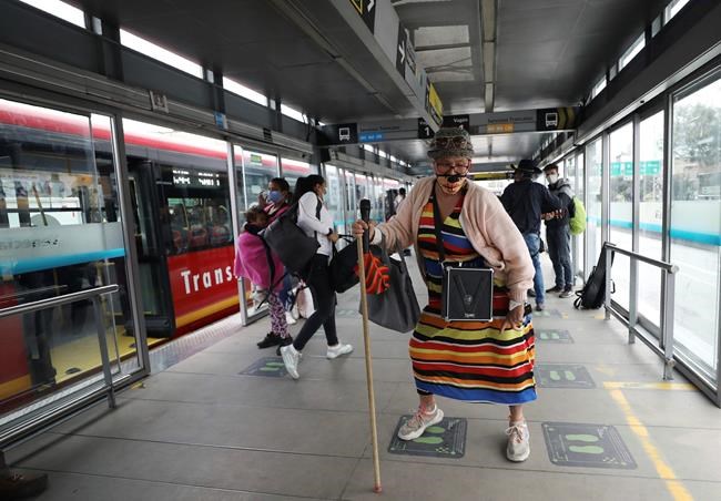 "Toothless Cindy" raps on Colombian buses to make ends meet | iNFOnews.ca "Toothless Cindy" raps on Colombian buses to make ends meet | iNFOnews.ca
