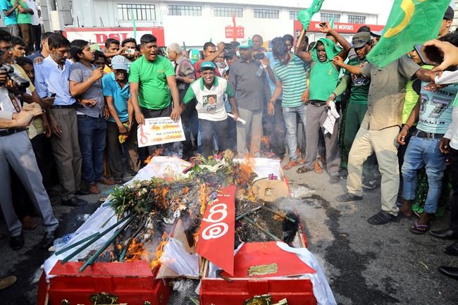 Sri Lankan lawmakers fight in Parliament over PM dispute | iNFOnews.ca Sri Lankan lawmakers fight in Parliament over PM dispute | iNFOnews.ca
