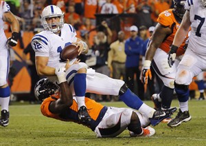 Andrew Luck's rally falls short as Colts fall to host Broncos 31-24 in season opener | iNFOnews.ca CP29798665