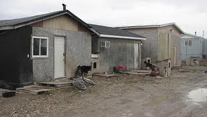 Attawapiskat seven months later: chiefs still grapple with poverty and politics | iNFOnews.ca CP19432495